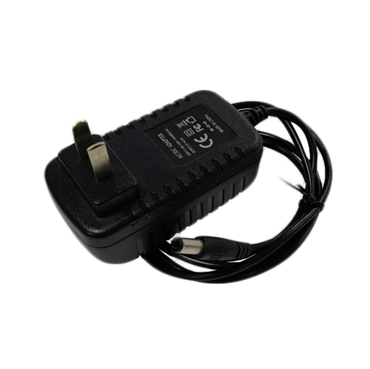 Uniwersalny zasilacz 12V 2A